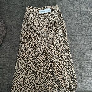 Old Navy Leopard Print cute comfy leggings in Black and Tan